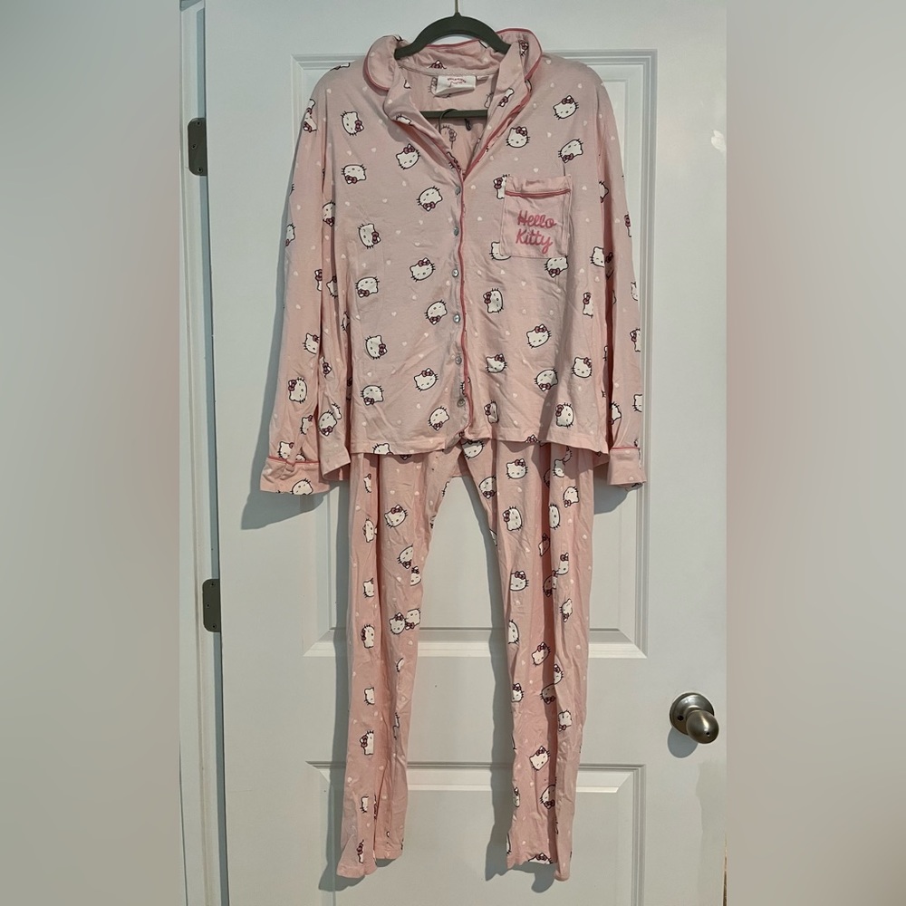 EUC Hello Kitty Pajama Set (XL/16) 🐱